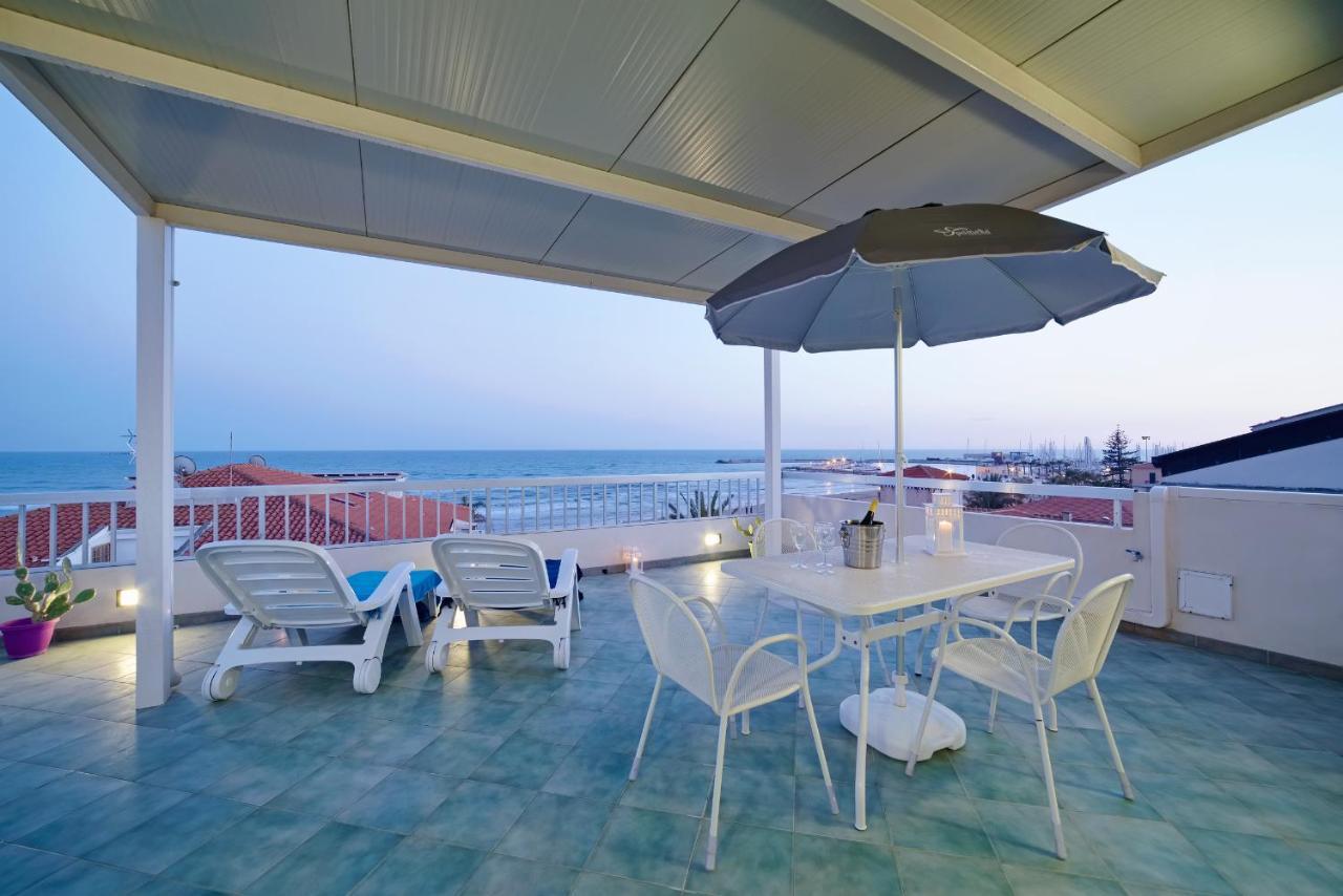 Archimede, Appartamento Con Vista In Centro A มารีนาดีรากูซา ภายนอก รูปภาพ